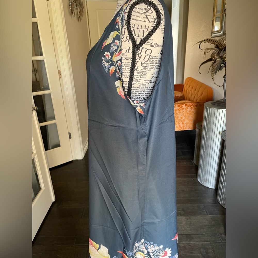 ❗️PRICE DROP❗️XL sleeveless knee length navy dress with floral trim - Picture 3 of 7